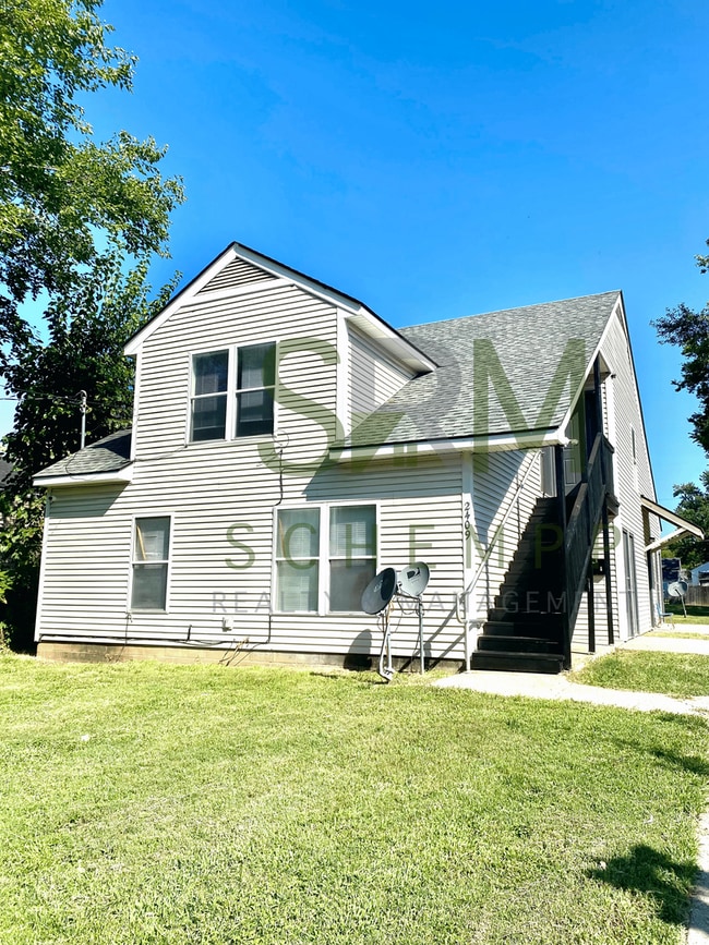 Building Photo - Spacious Second Floor 1BR in Portland