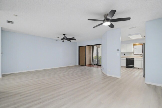 Foto del edificio - 3351 Emerald Oaks Dr