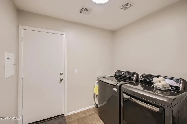 Building Photo - 8370 W Spur Dr