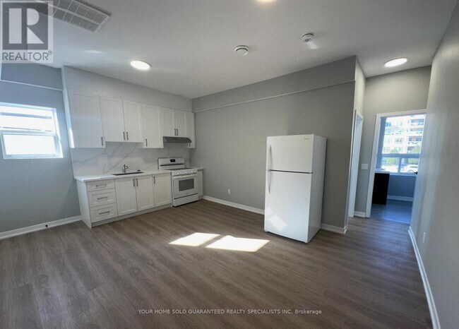 Photo du bâtiment - 9 Wellington St E