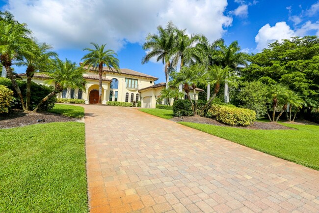 Building Photo - ** STUNNING 5 BEDROOM, 5.5 EN SUITE BATH 6...
