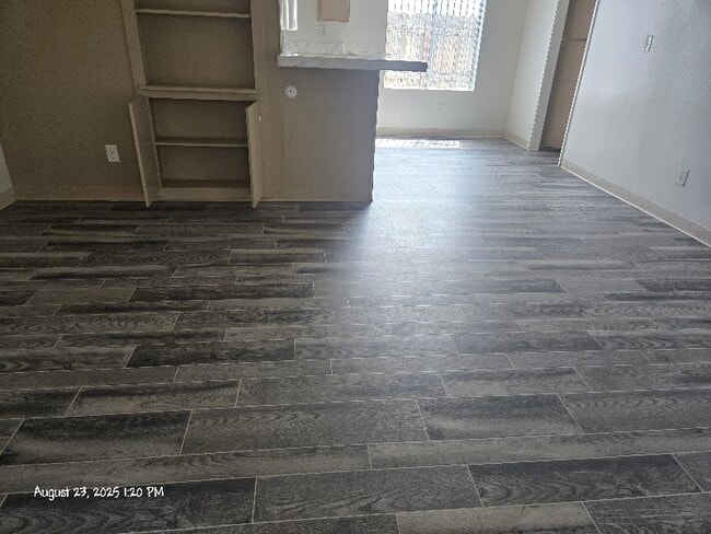 Building Photo - 991 N Mollison Ave