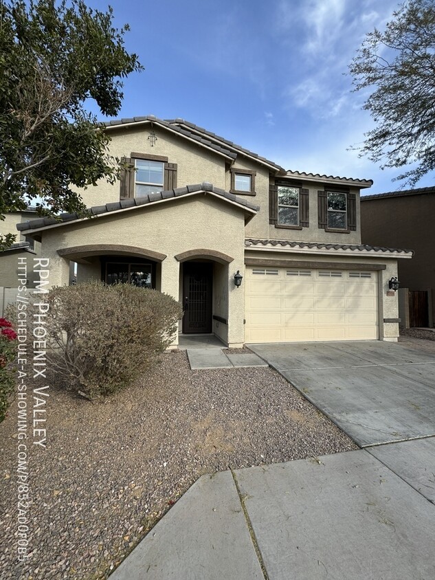 Foto principal - Open concept 4 bed / 2.5 bath home with NE...