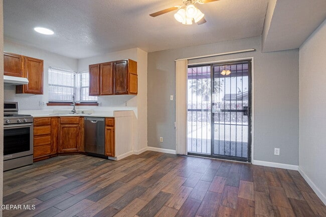 Building Photo - 10968 Whitey Ford St