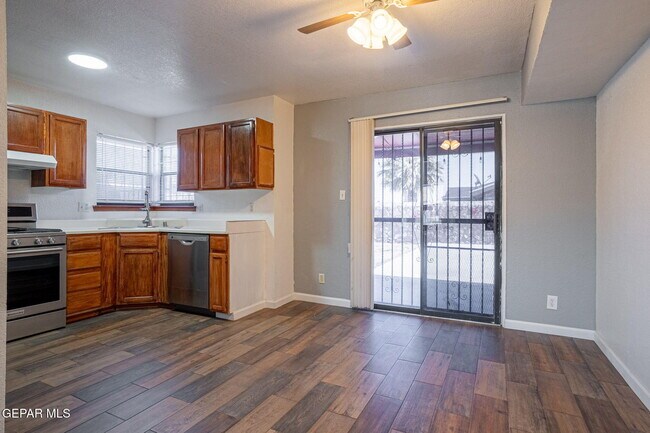 Foto del edificio - 10968 Whitey Ford St