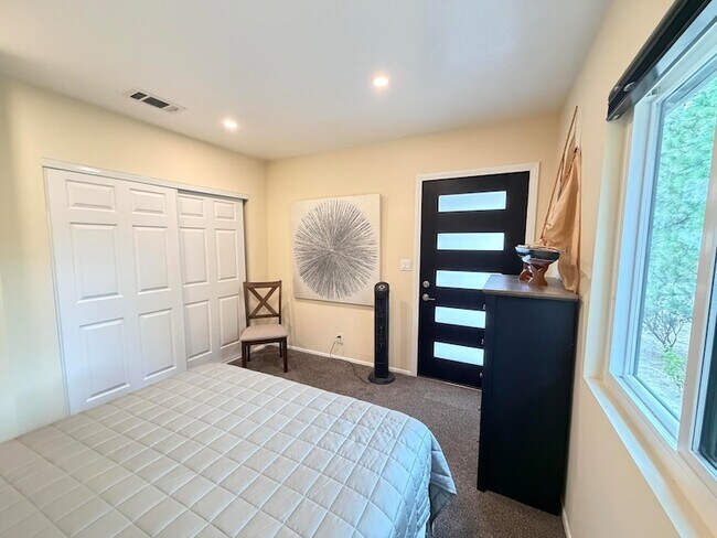 Building Photo - 25340 Marion Ridge Dr