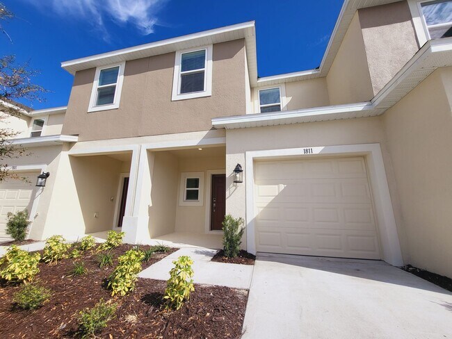 Foto del edificio - Gorgeous brand new 3/2.5 Townhouse in St. ...