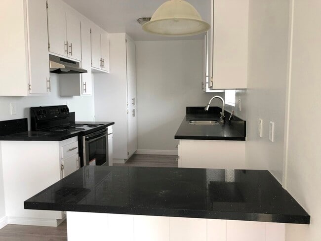 Building Photo - 2508 Highland Ave