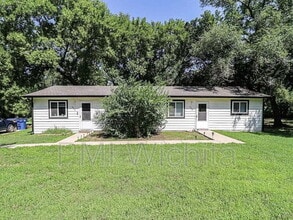 Building Photo - 420 W Mahoney Dr