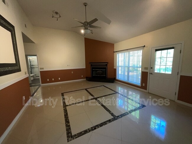 Building Photo - 380 Tremain Dr