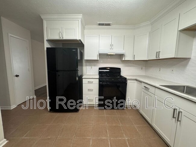 Building Photo - 5804 Sheldon Ct