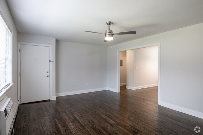 2BR, 1BA - 1,057SF - Living Room - Kings Gardens