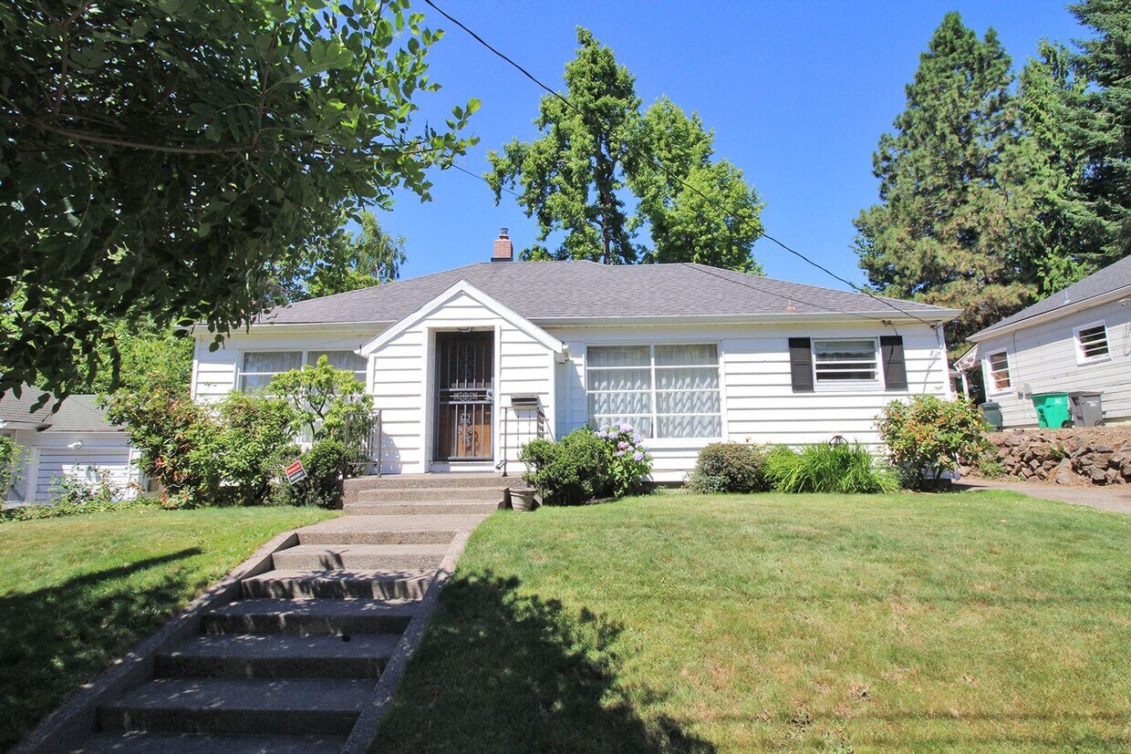 Primary Photo - 8111 SW 8th Ave
