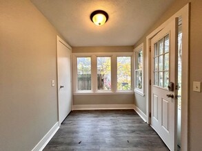 Building Photo - 932 Griggs St SE