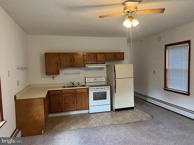 Building Photo - 132 Main St