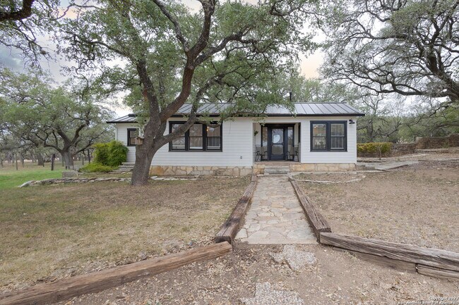 Foto del edificio - 33121 Blanco Rd