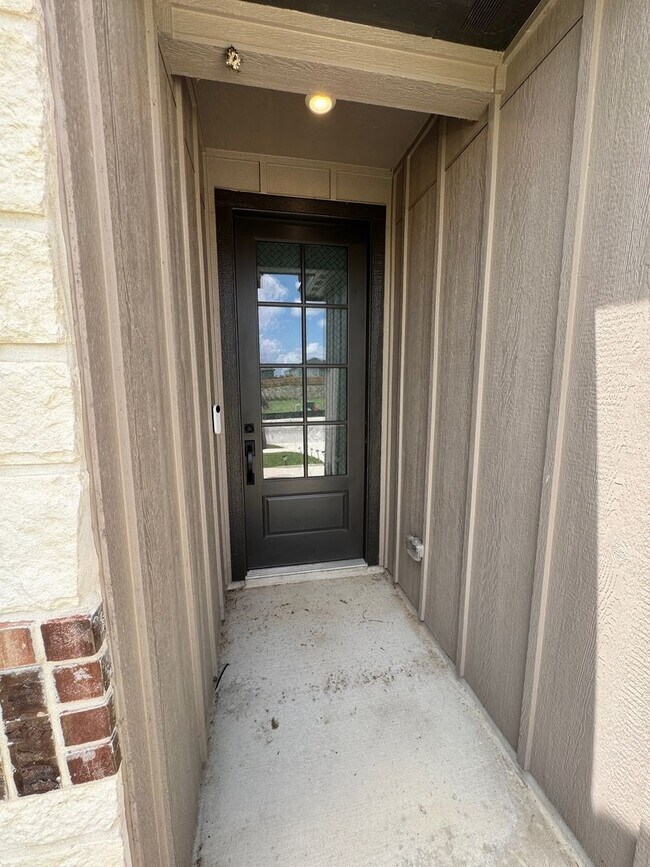 Foto del edificio - Ready For Move In -Modern-Brick&Stone Fron...