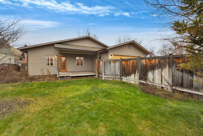 Building Photo - Great 3br Home Near UM Available ASAP