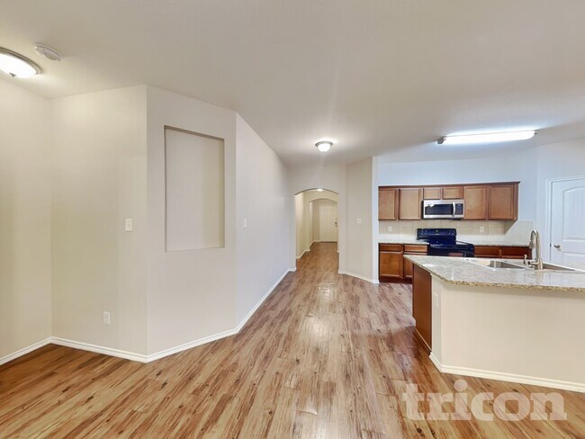 Foto del edificio - 3025 Iris Dr