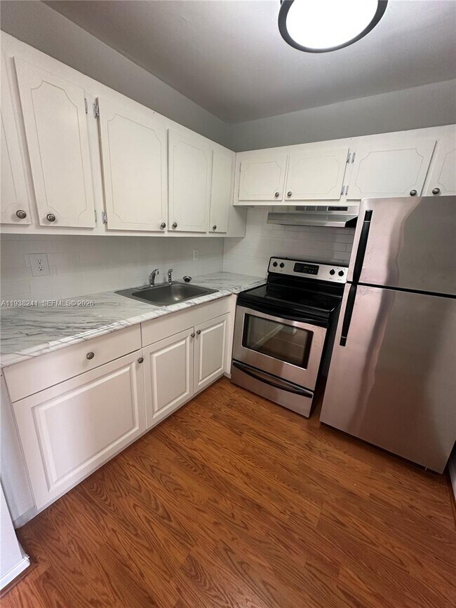 Building Photo - 118 Brighton C