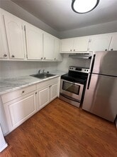 Building Photo - 118 Brighton C