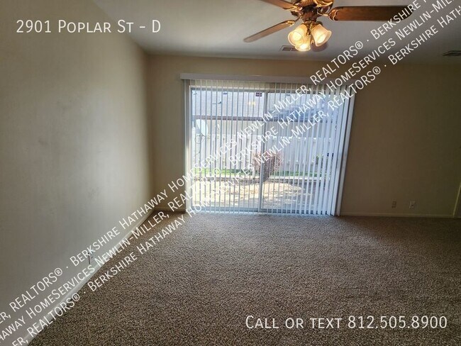 Building Photo - 2 Bedroom, 1 1/2 Bath Townhome Across from...