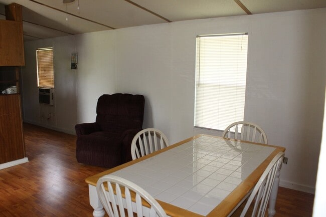 Foto del edificio - 6374 SE Farm Rd