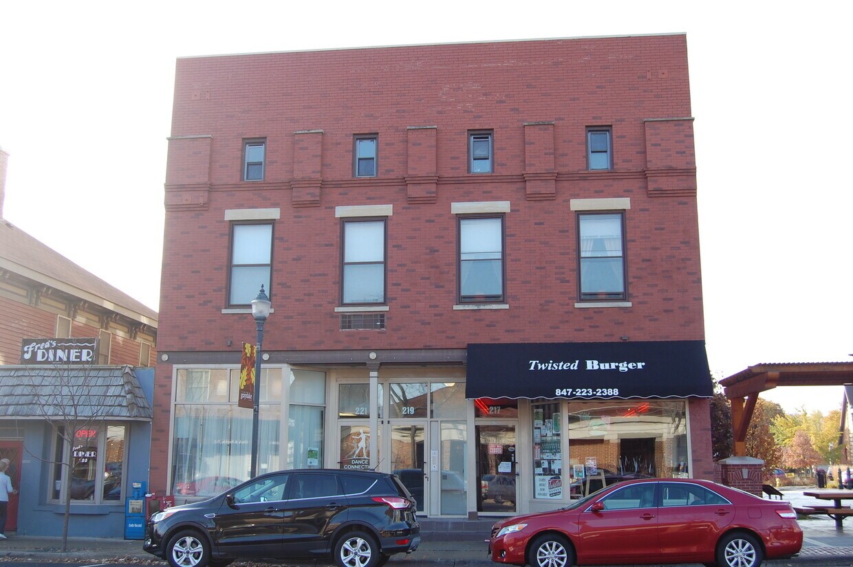 Primary Photo - 219 Center St
