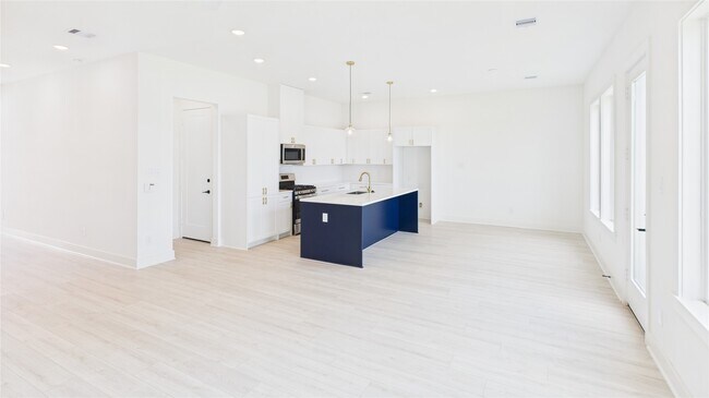 Building Photo - 9609 Valeca Dr