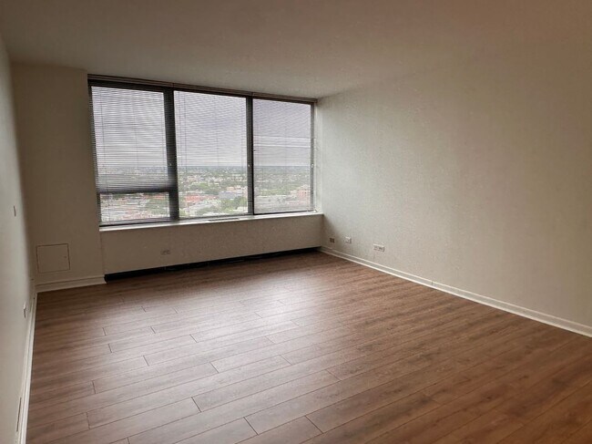 Foto del edificio - 3930 N Pine Grove Ave