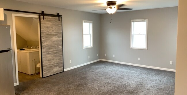 Living room - 718 W 3rd South St