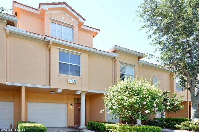 Building Photo - 2030 Alta Meadows Ln