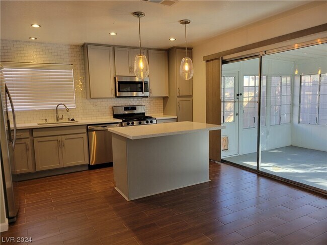 Building Photo - 358 Keating St