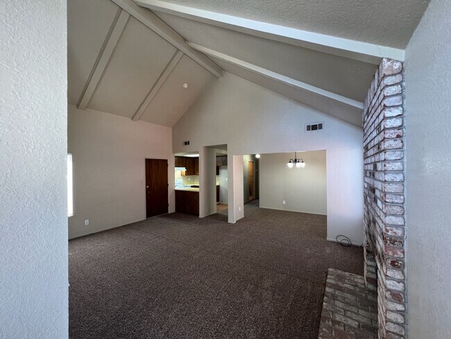 Foto del edificio - Floyd Ave - Duplex