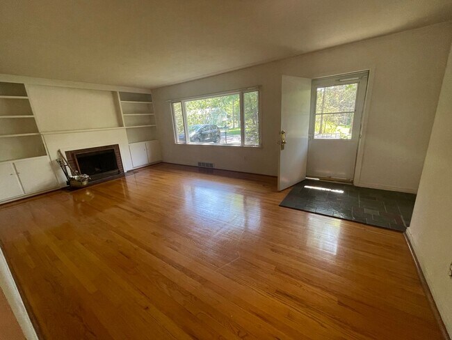 Foto del edificio - Cayuga Heights Single-Family Home