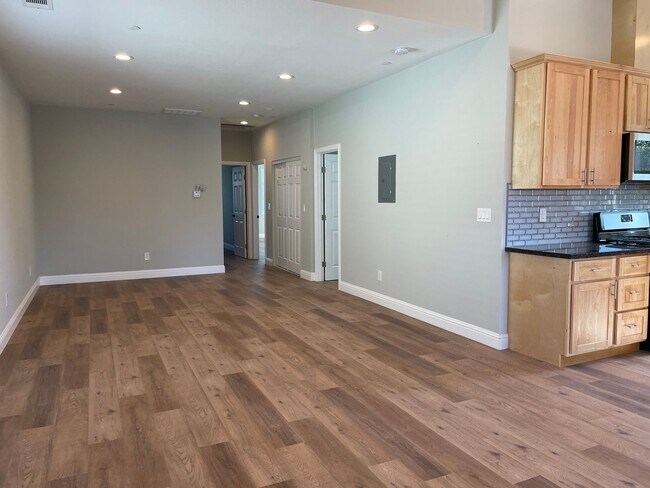 Building Photo - 02636