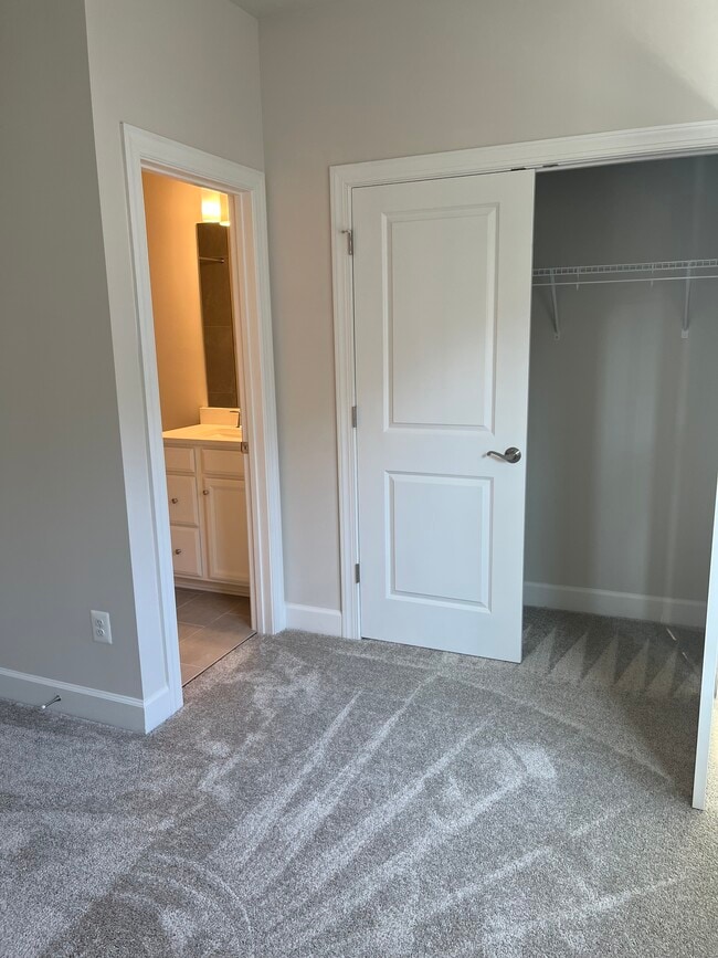 Building Photo - 3581 Carnaby St