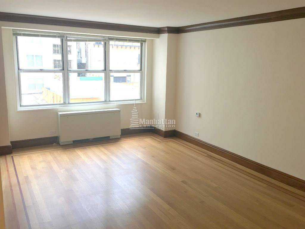Primary Photo - 886 8th Ave