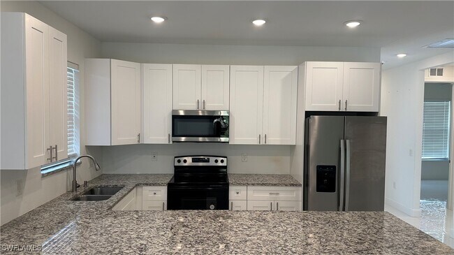 Foto del edificio - 5901 Rita Ave N