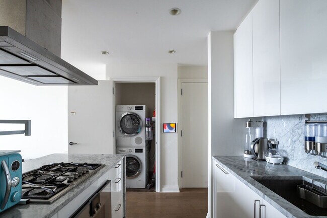 Building Photo - 460 W 42nd St