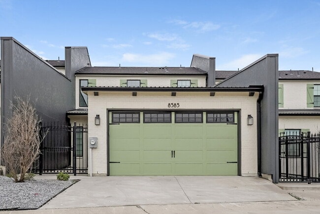 Building Photo - 8585 Mulligan Pass