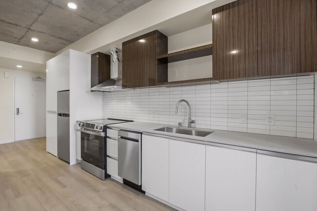 Building Photo - 10th and Robinson