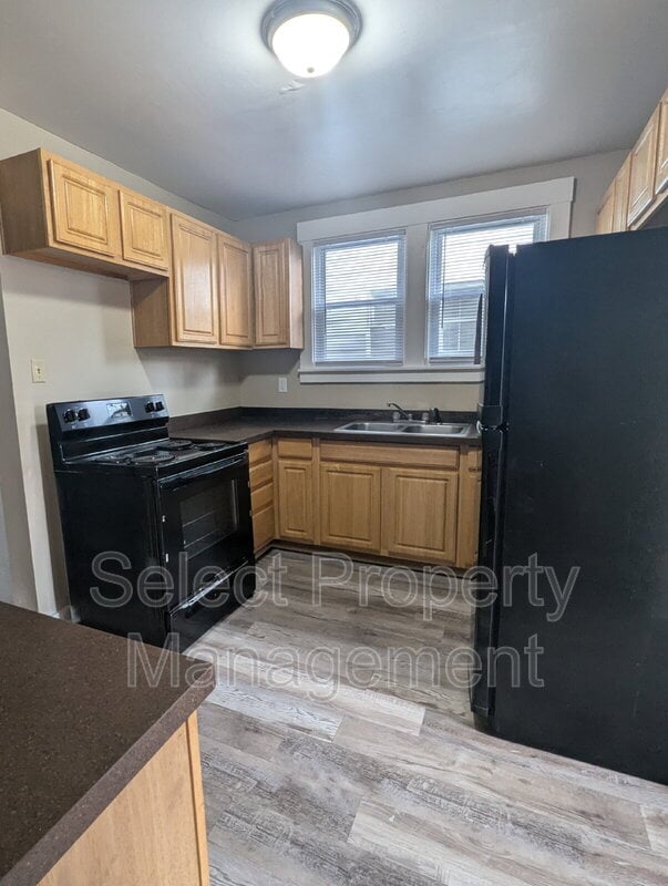 Building Photo - 2129 Thompson Ave