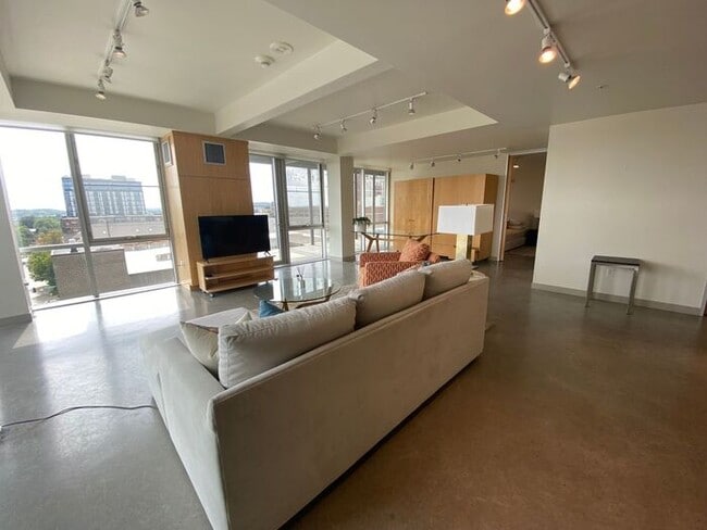 Building Photo - $3,000 | 1 Bedroom, 2 Bathroom Luxury Cond...
