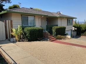 Building Photo - 860 W Hillsdale Blvd