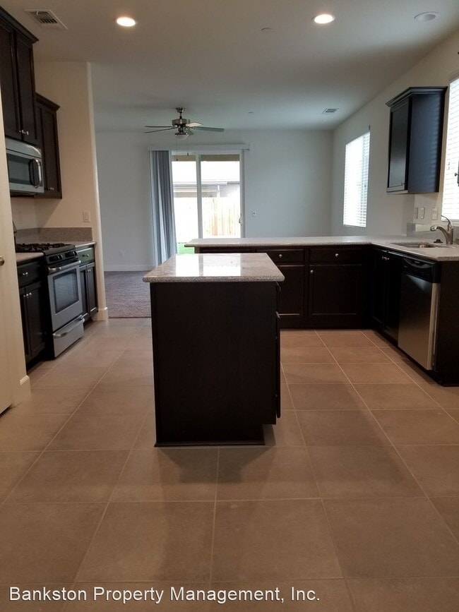 Building Photo - 3 br, 2 bath House - 3023 Bora Ave.