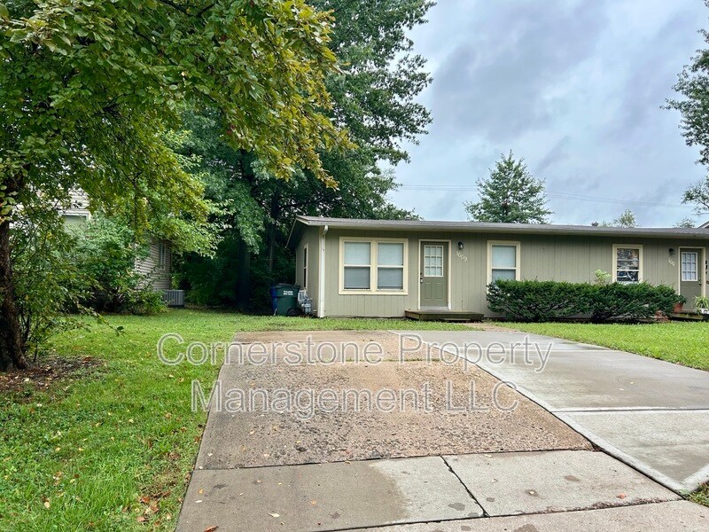 Foto principal - 1609 W 22nd Terrace