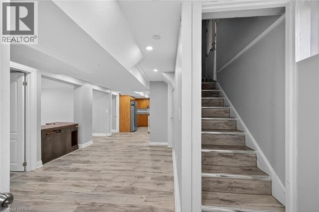 Building Photo - 764 Upper Ottawa St