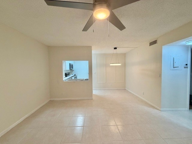 Building Photo - 819 Twin Lakes Dr