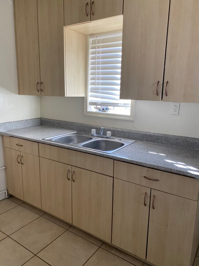 Foto del edificio - 2620 N Stone Ave
